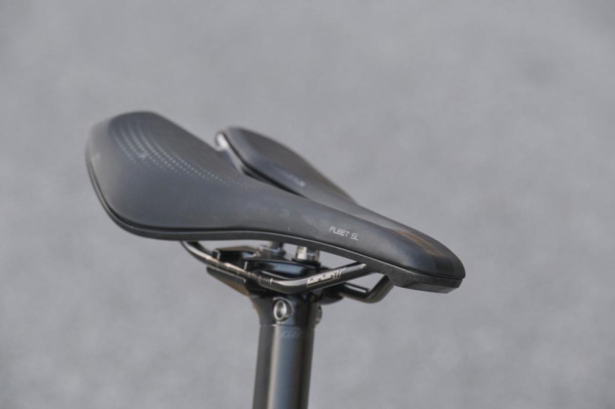 Sadul GIANT Fleet SL must 5 -