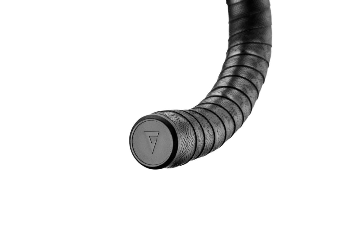 Lenksupael GIANT Stratus Pro 2.0, must-valge 2 -